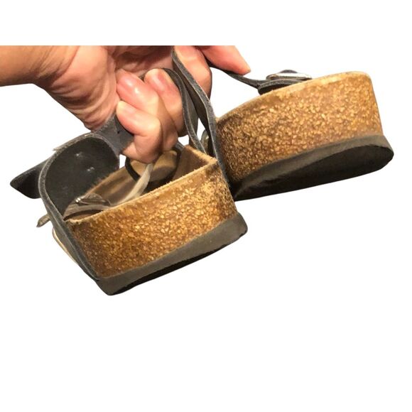 Birkenstock Mayari Birkibuc Toe Loop Sandals for Ladies  Mayari Birkenstock Mayari Toe-Loop Comfort Sandal size 40